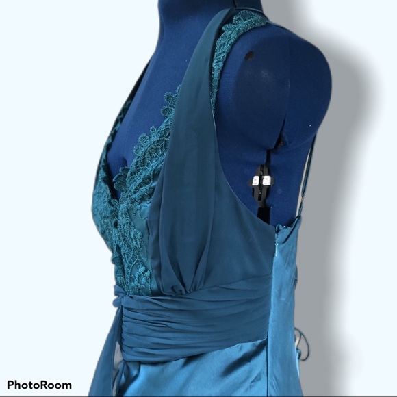 Eureka | Emerald Green Mermaid Gown - Picture 3 of 8